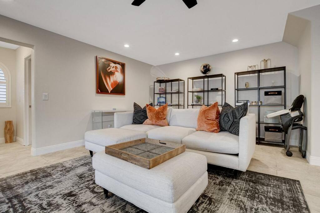 Beautiful 5Br W/King Beds, Pool & Hot Tub, Games Βίλα Λας Βέγκας Εξωτερικό φωτογραφία
